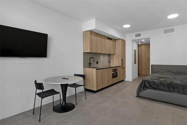 Luxe Suite In New Building 501 / Downtown Miami - Miami, FL