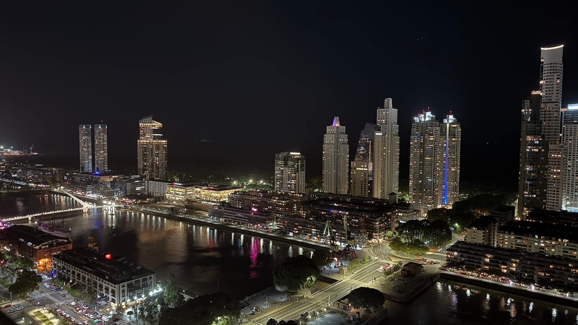 Квартира с 1 спальней в Puerto Madero в Quartier del Bajo