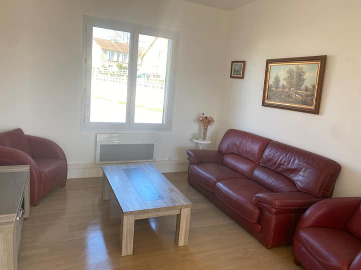 Maison Au Bord Du Canal Du Nivernais. Calme Assuré - Nièvre