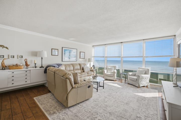 Oceanfront Condo W/ Balcony & Sunrise Views - Virginia Beach, VA