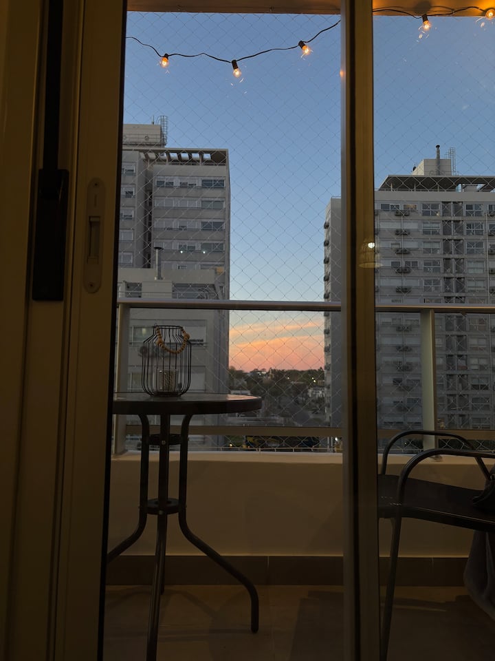 Departamento Acogedor Y Espacioso En Malvin. - Montevideo