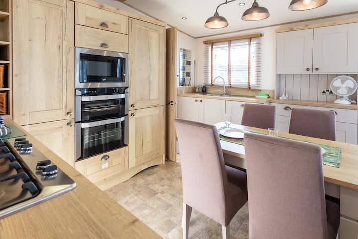 Dog-friendly Lodge | Free Parking | Facilities - Hunstanton