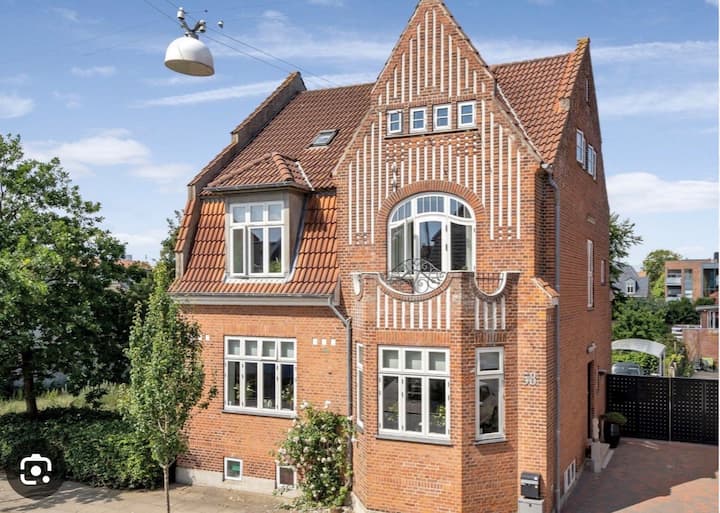 Stor Charmerende Villa I Hjertet Af Esbjerg - Esbjerg