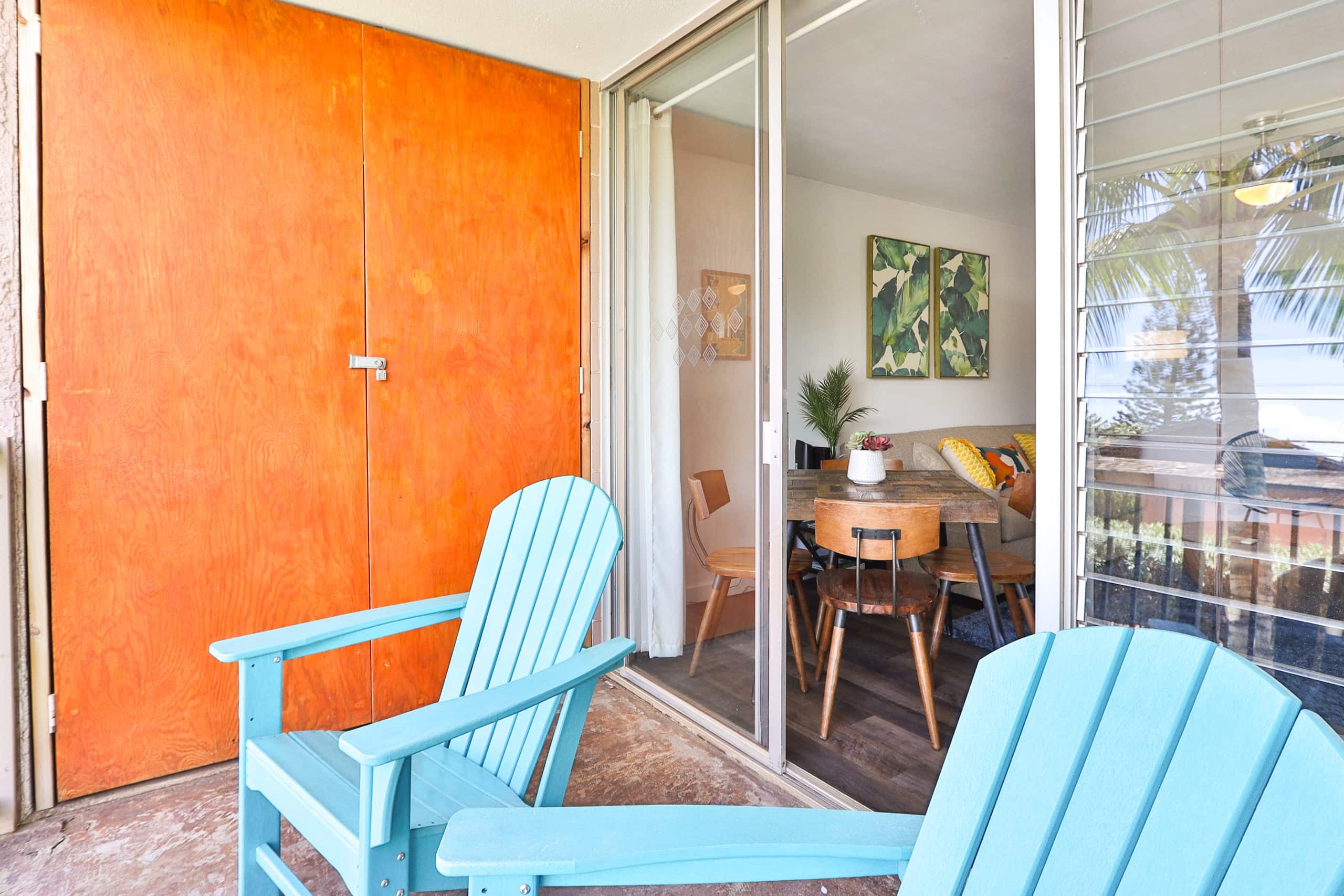 Tropical Stay Near Swimmable Beach & Food Scene - Image 17