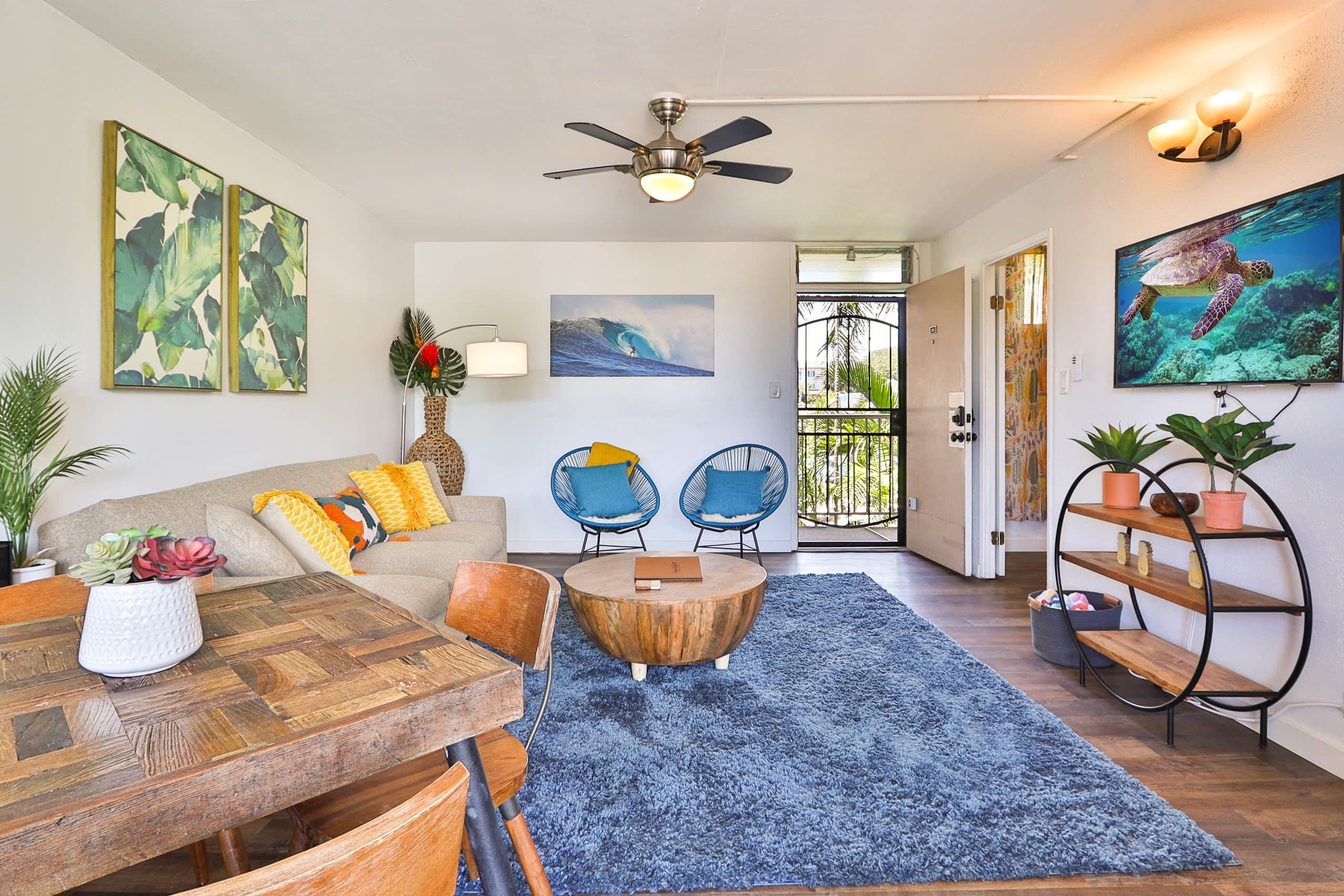 Tropical Stay Near Swimmable Beach & Food Scene - Image 2