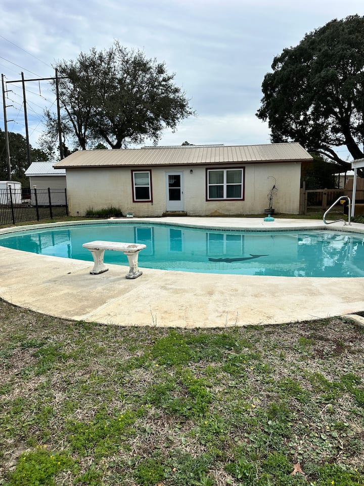 Private Pool Guest House • 8 Min To Beach - Navarre Beach, FL
