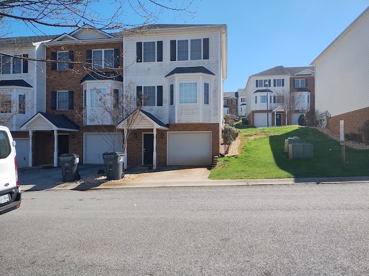 Large Townhouse, Great Neighborhood! - Lynchburg, VA