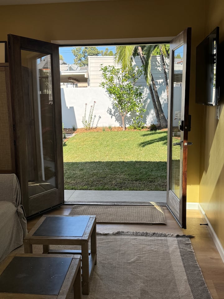 Private Detached Studio | Pet-friendly + Parking - Hollywood
