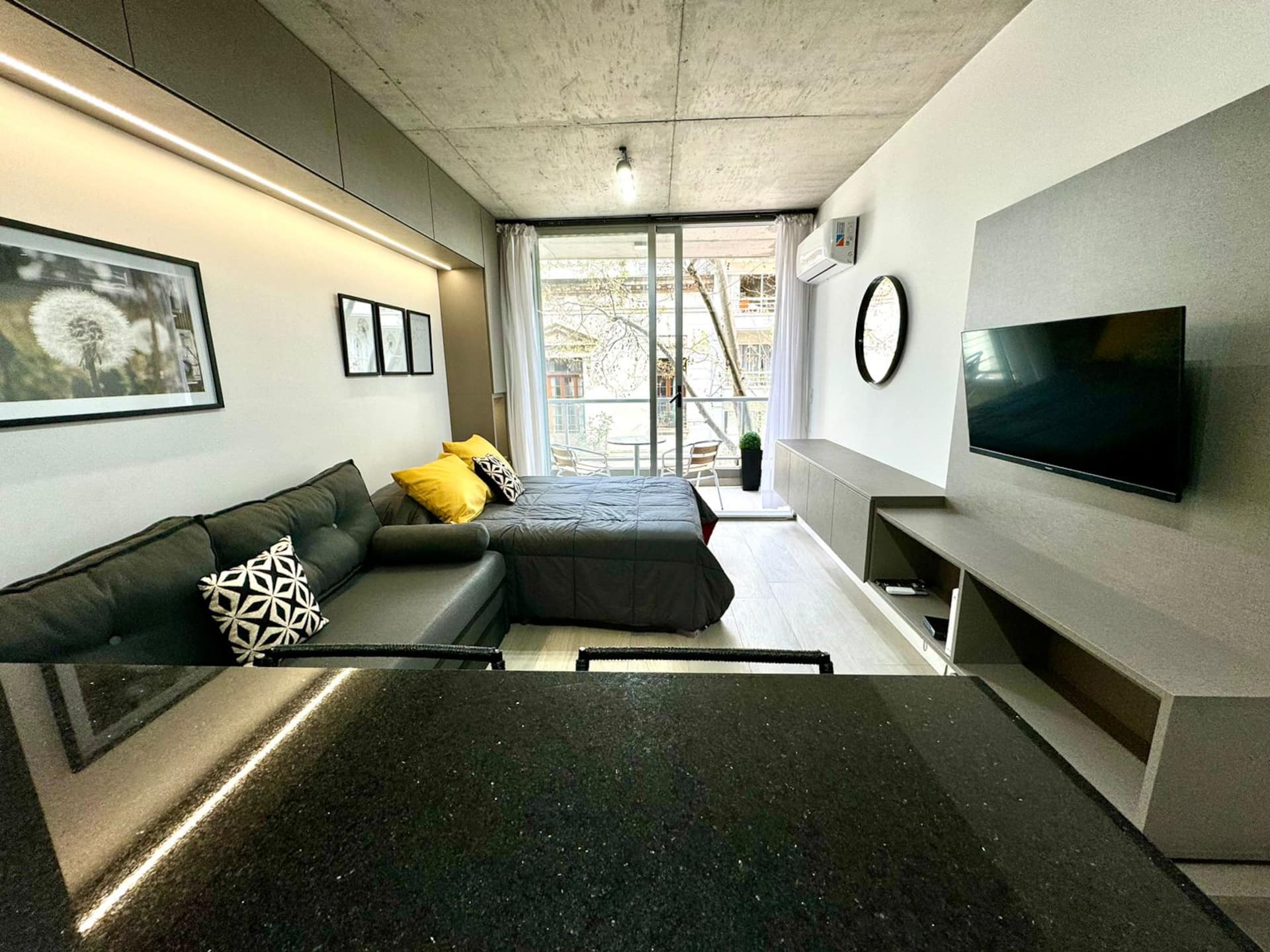 Kitnet moderno e novo com varanda em Palermo Soho