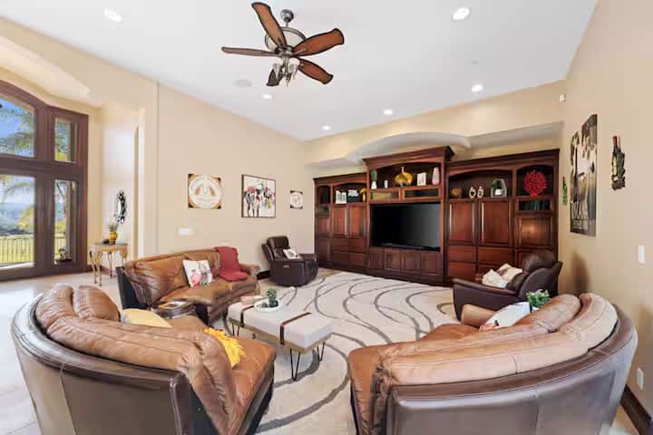 Welcome To Your Wineries Retreat - Tuscany Villa - Gilroy, CA