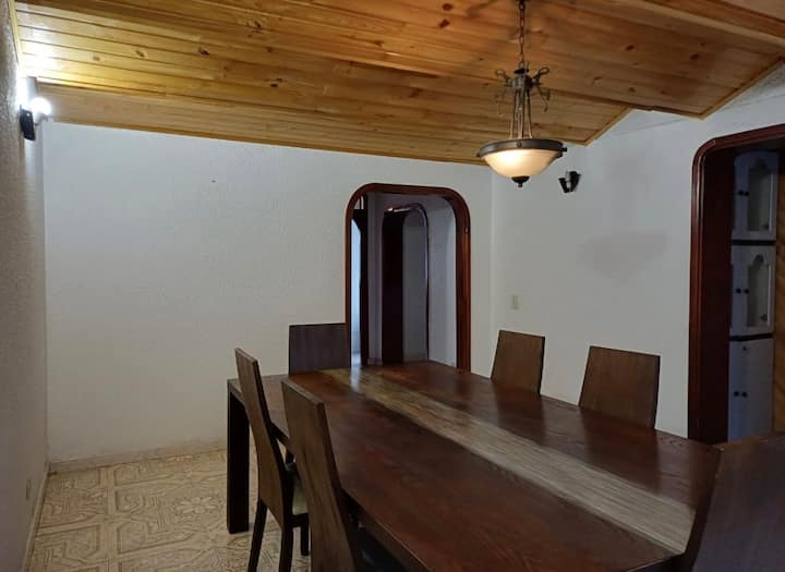 Casa Para Empresarios De Todas Partes Del Mundo! - Cota