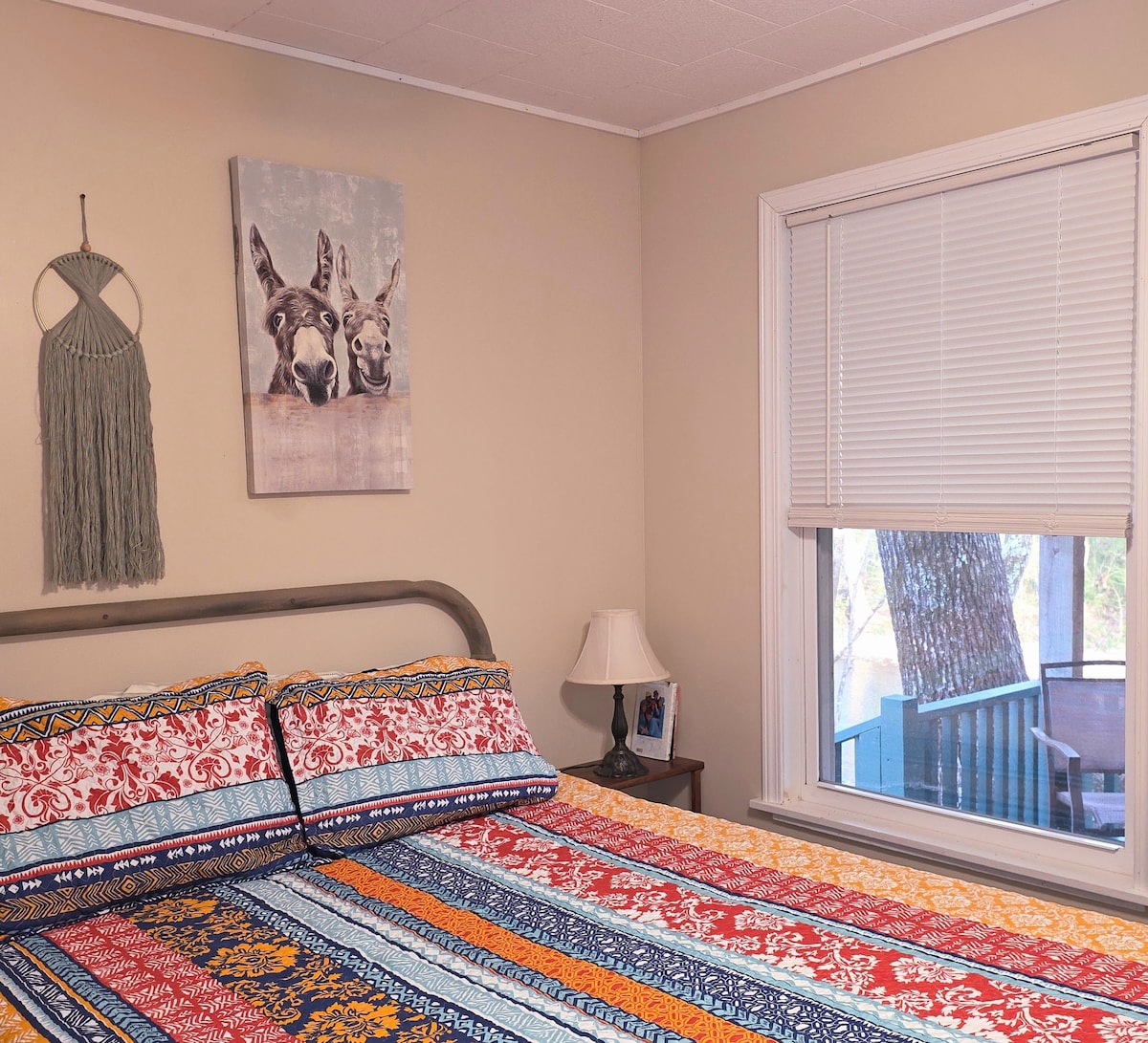Peace Cabin on Collier Creek - Cabins for Rent in Norman, Arkansas