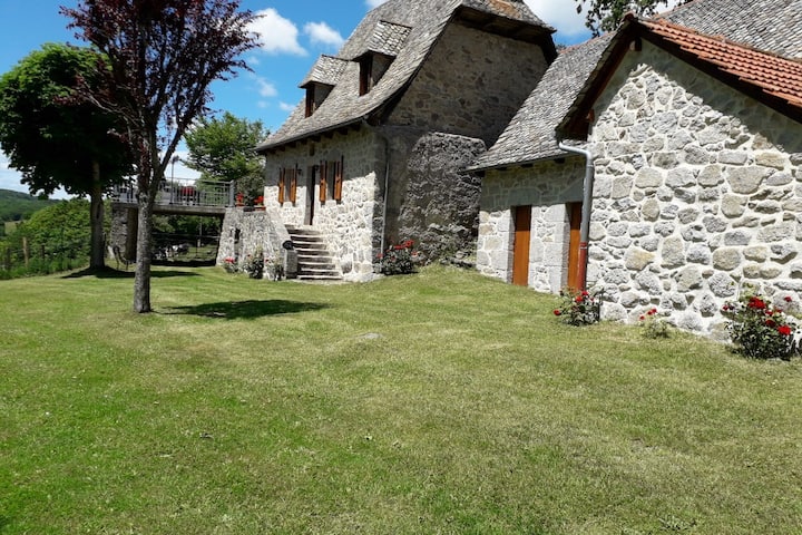 Gîte Avec Terrasse Panoramique 6 Pers Cantal - Cantal