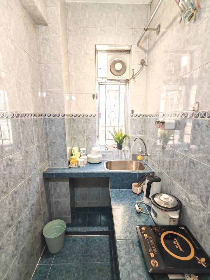 Large Studio Apt For Large Budget Group Downtown - Hong Kong
