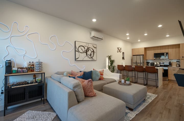 Stylish 2br Townhome Near Airport + Downtown - Salt Lake City, UT
