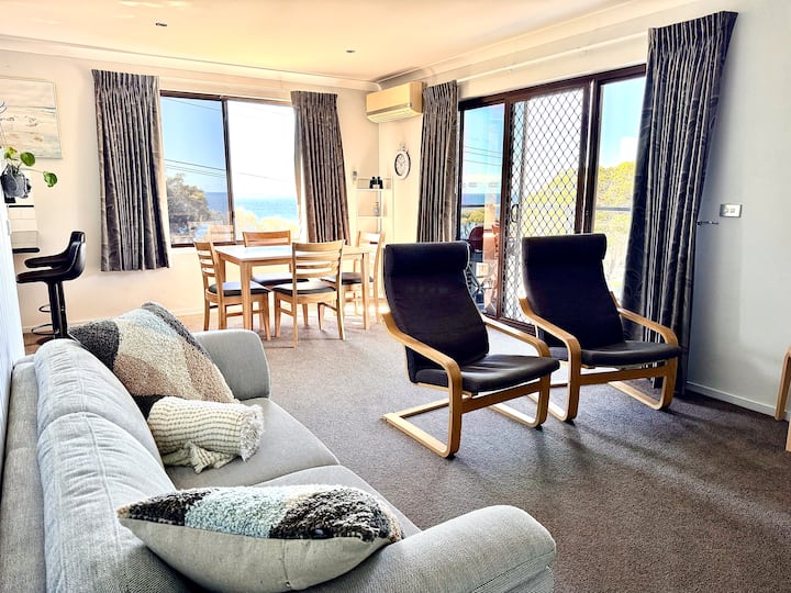 'By The Sea' 2br Ocean Views-walk To Beach & Town - Eden