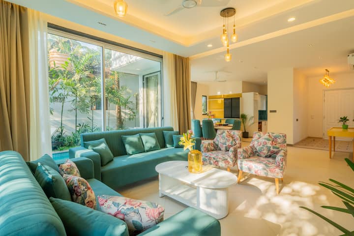 Living room image 7