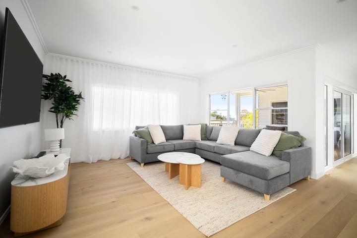 The Break - White House By The Sea - Wollongong