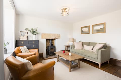 Top performing Airbnb: Grade II Listed Townhouse | Garden | Parking in Stow On The Wold