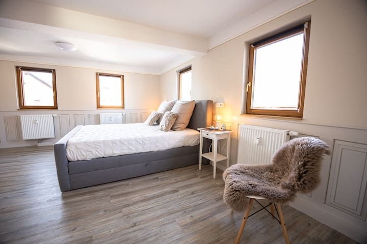 Schlafzimmer 1