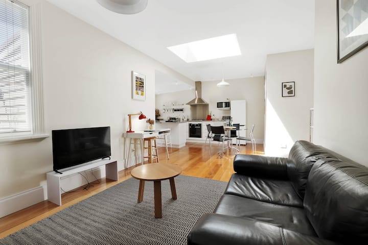 Charming Cottage And Courtyard Walk To Cbd/stadium - Launceston