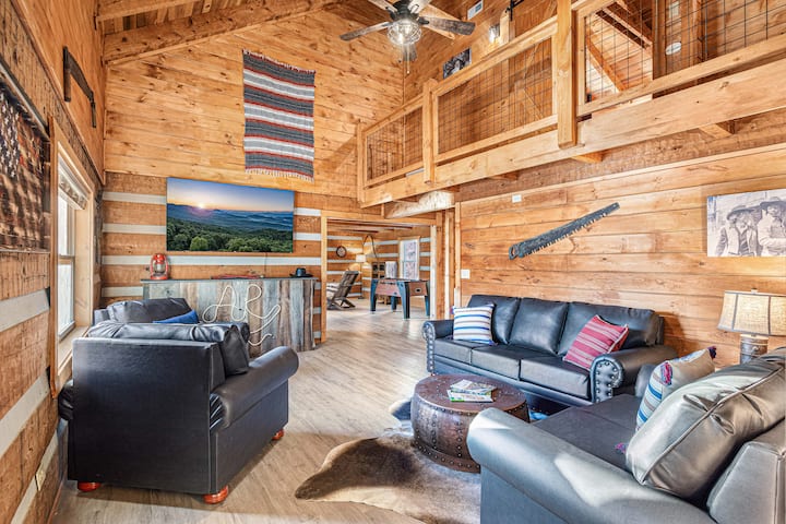 Appalachian Ranch W/ Scenic Horse Views & Swim Spa - Sevierville, TN