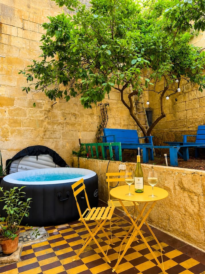 Natureescape - Private Jacuzzi - Central Apartment - Malta