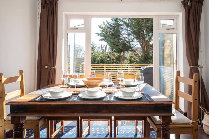 Spacious 4bed House With Decked Area Forest Hill - London