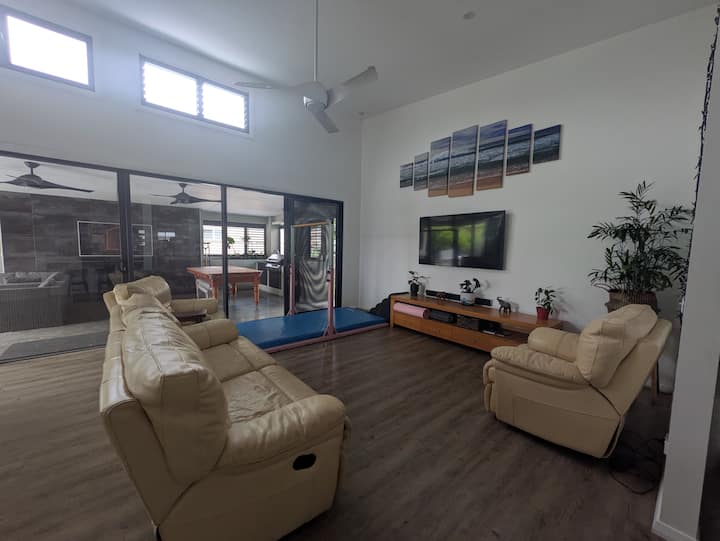 Broulee Bengello Beach House - Walk To The Waves - Moruya