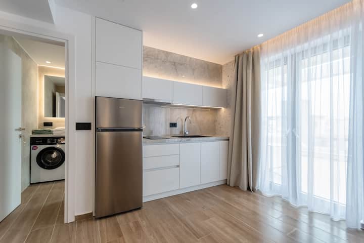 Lemar Penthouse Suite With Jacuzzi - Koutouloufari