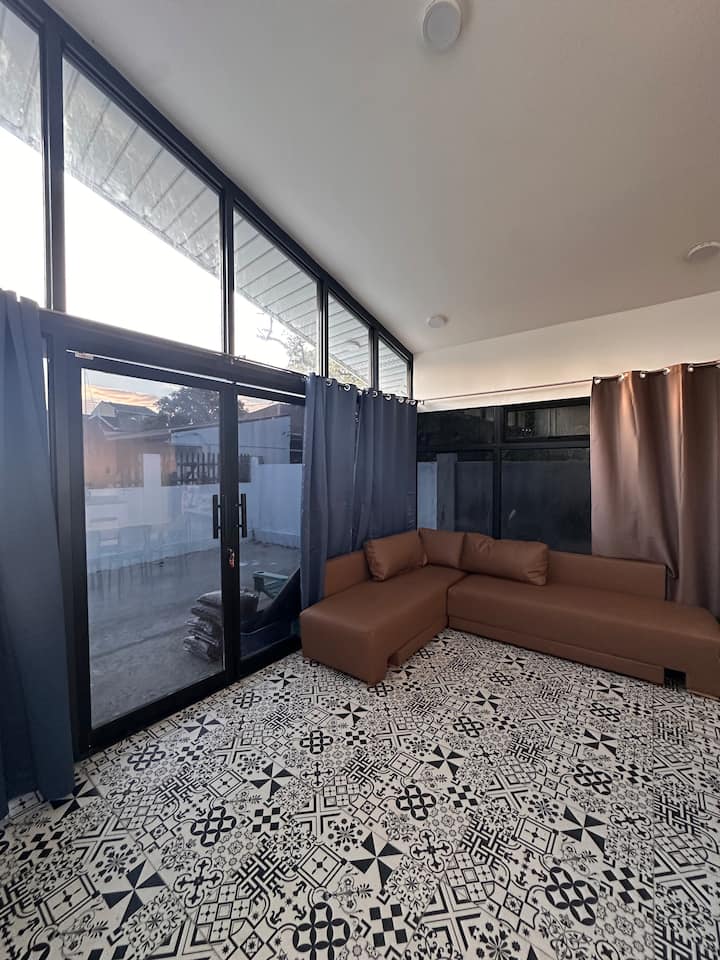 Ju Glass House (Few Minutes Drive 2 Camaya Coast) - Mariveles