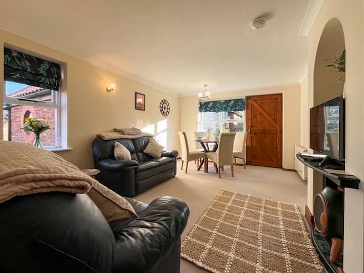 Willow Cottage Bungalow, Pet Friendly, Heated Pool - Robin Hood's Bay
