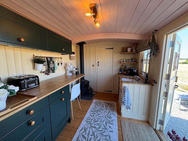 Shepherds Hut In Garden With Field Views - Wantage