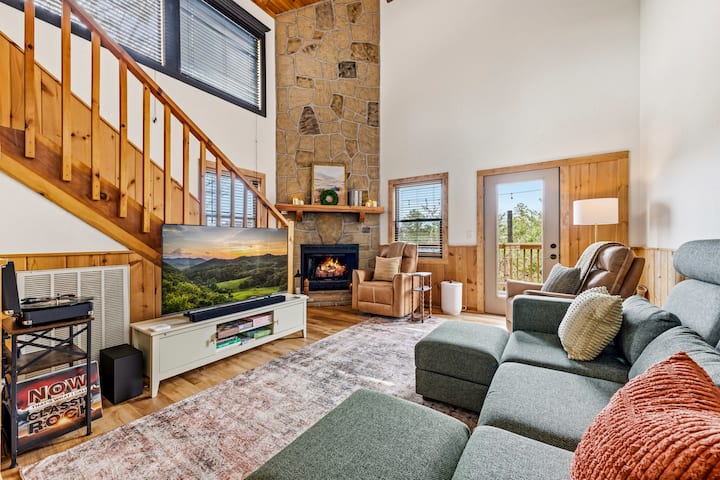 Romantic Mountain Escape • Hot Tub • Views - Estados Unidos
