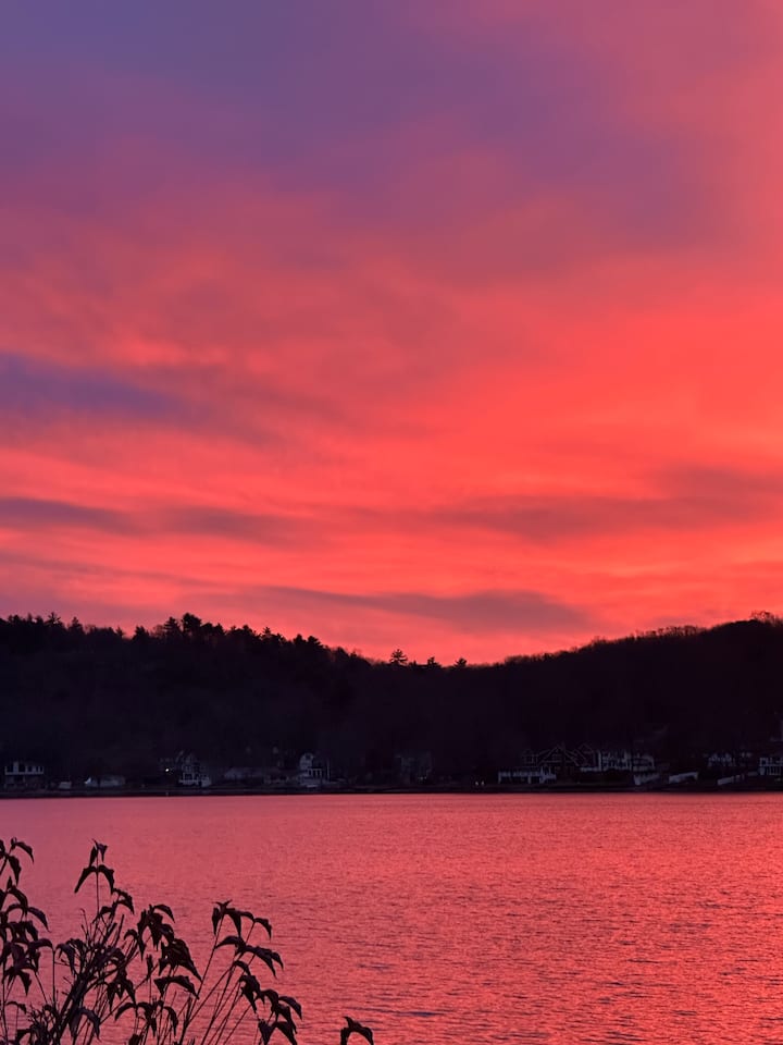 Lakefront Retreat - Mashapaug Lake, CT