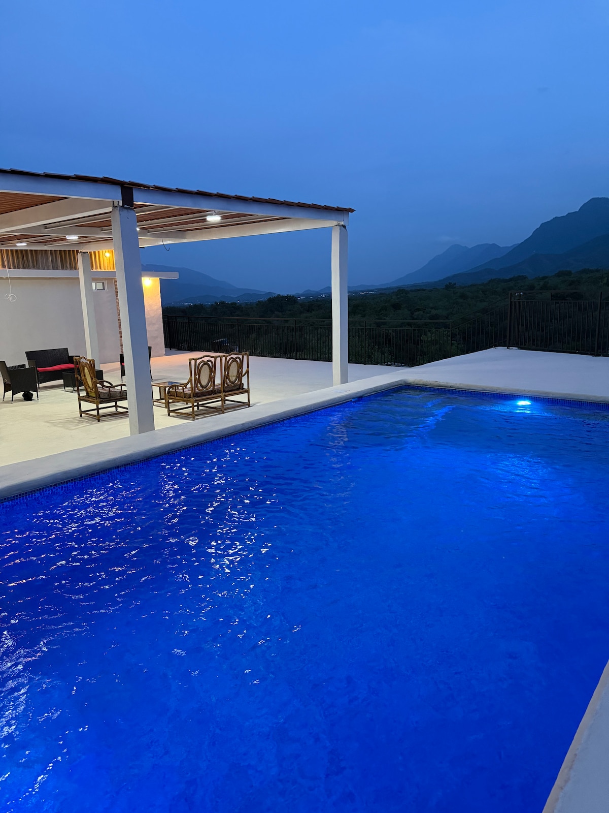 Altavista Cabin with Pool and Spectacular View