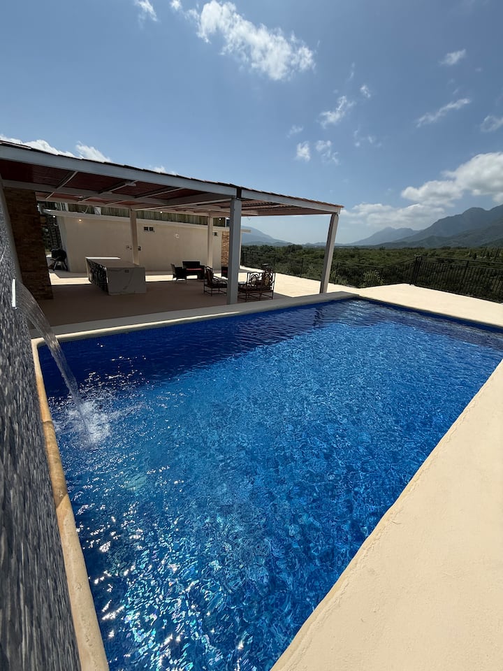 Altavista Cabin with Pool and Spectacular View