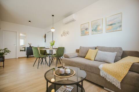 Top performing Airbnb: Sea View Terrace + Parking | near Split, Trogir in Općina Seget