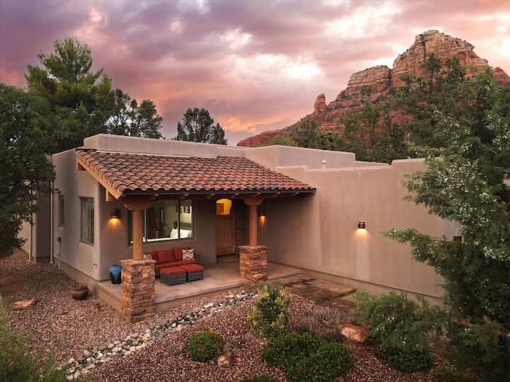 Chapel Retreat, Walk To Trails, Rooftop Deck Views - Sedona, AZ