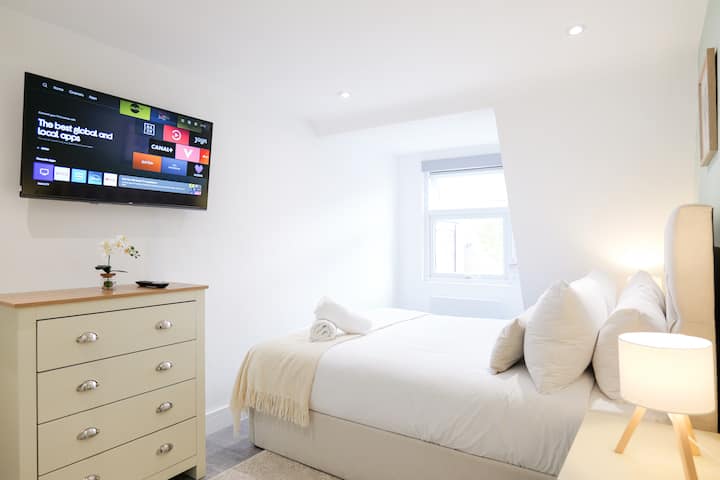 Modern Central London 2-bed Flat | Hammersmith - Fulham