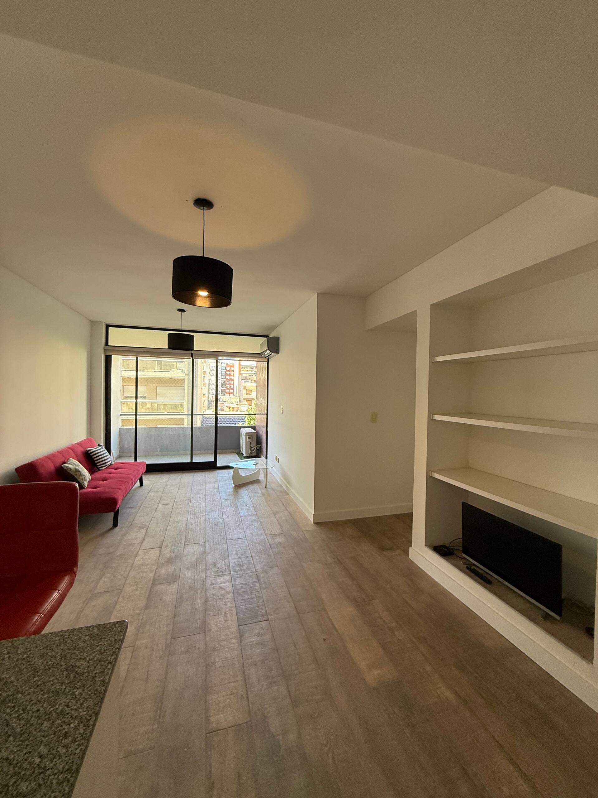 Apartamento de dois quartos com varanda na frente em Villa del Parque
