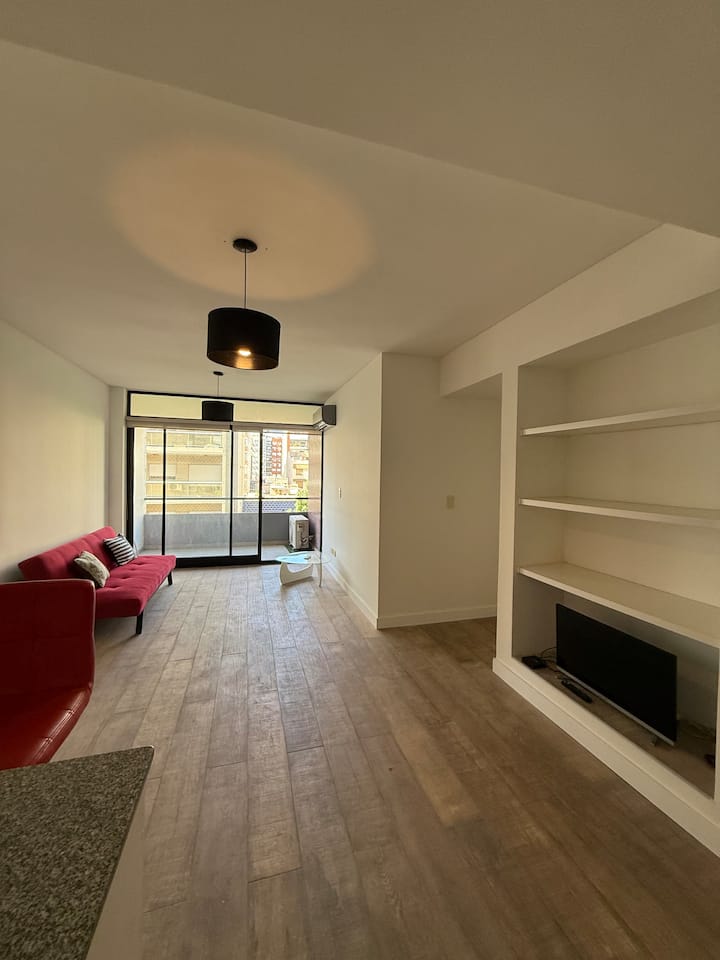 Departamento de 3 ambientes con balcón al frente en Villa del Parque