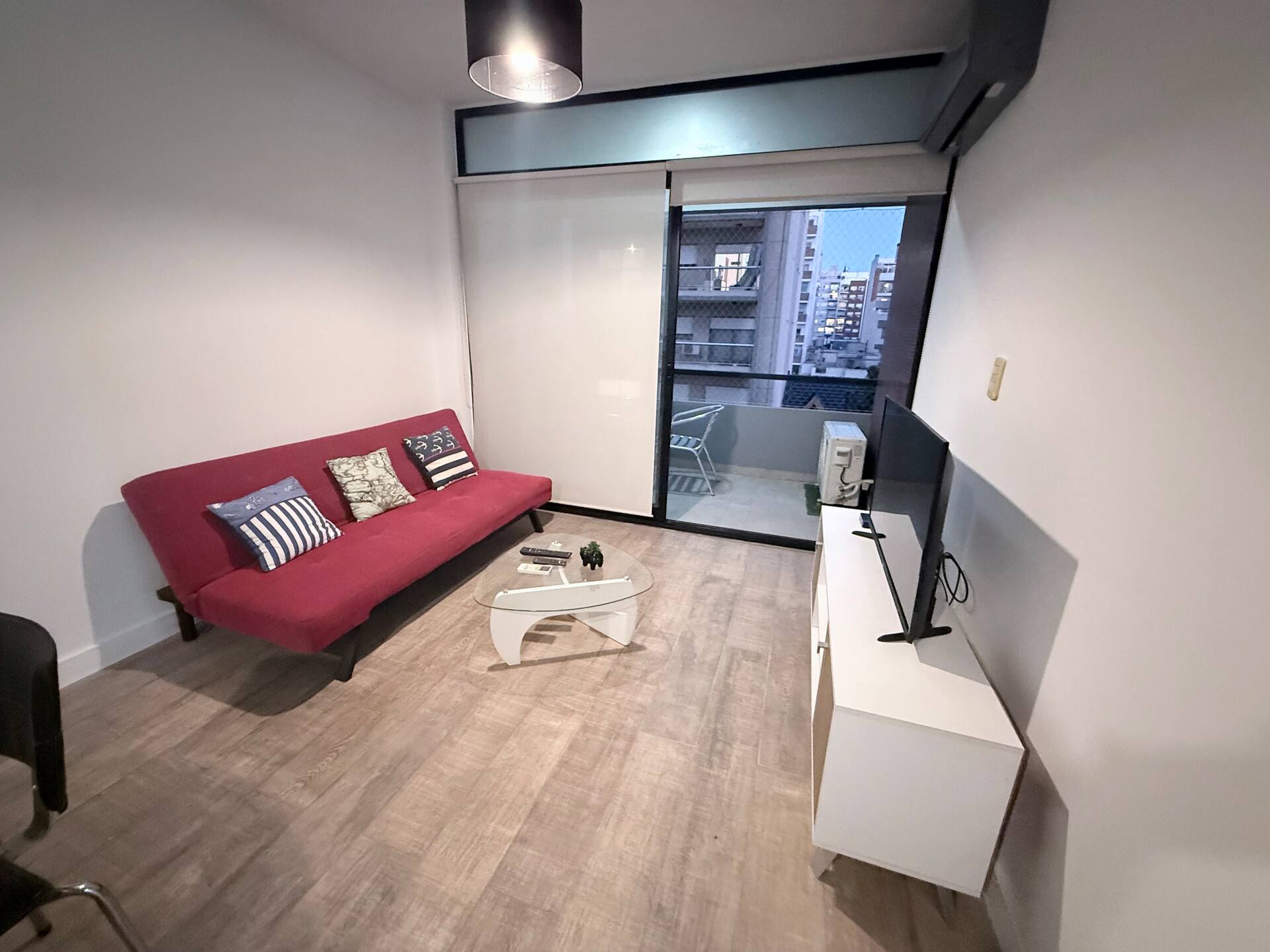 Modern three-room apartment with front balcony in Villa del Parque