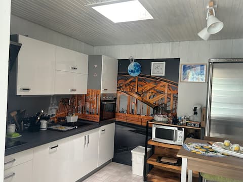 Popular Airbnb listing: Bungalow Amalfi in Köln in Cologne