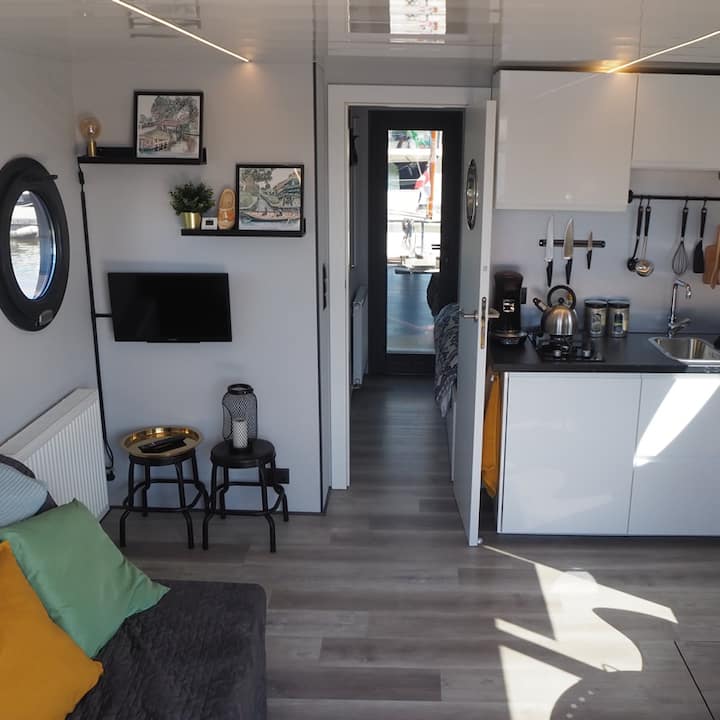 Houseboot In Centrum Giethoorn - Giethoorn