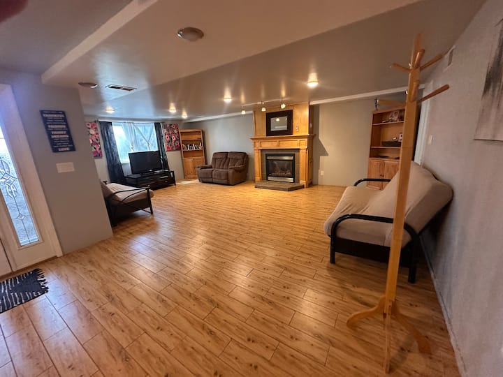5 Bedroom 2 Level Caldwell Family Home. - Caldwell, ID