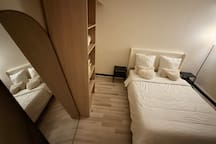 Chambre lumineuse et chaleureuse chez l’habitant