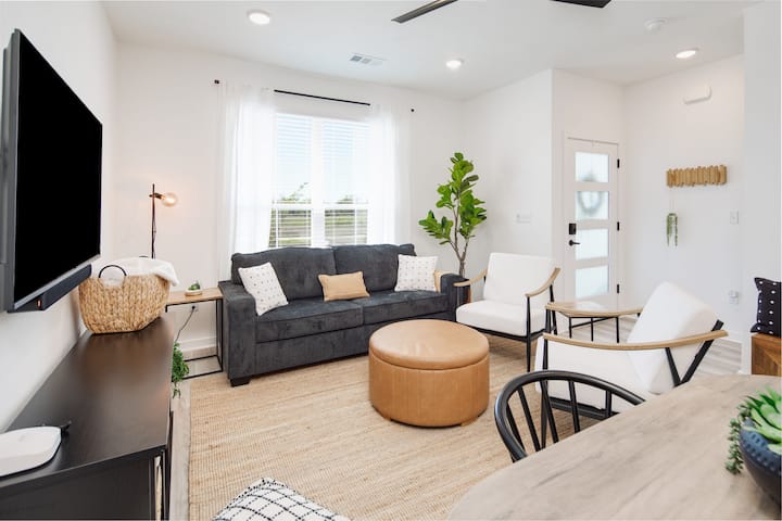 The Howdy@midtown: 6m To A&m, Great For Workstays! - Santa's Wonderland, College Station