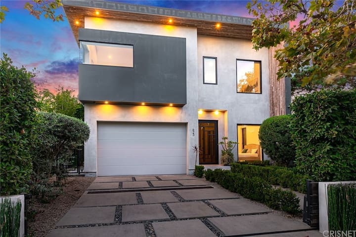 Incredible  Modern Villa, Heart Of Los Angeles - Beverly Hills, CA