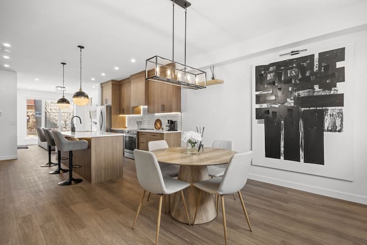 Stunning 3br Luxury Home | Downtown Views - Calgary